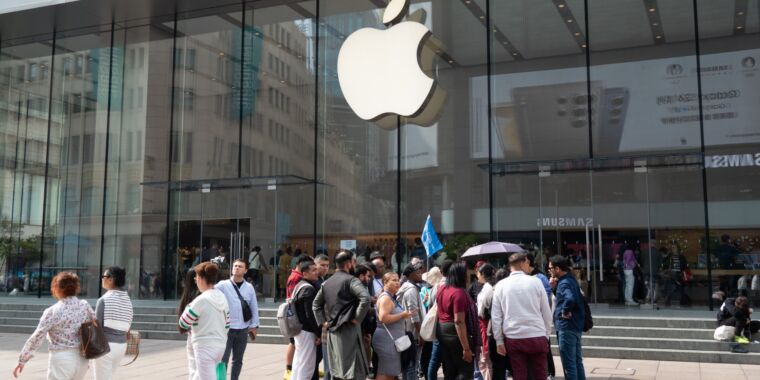 photo of China orders Apple to remove Meta apps after “inflammatory” posts about president image
