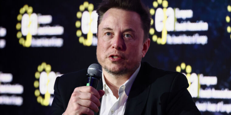Elon Musk: AI will be smarter than any human around the end of next year