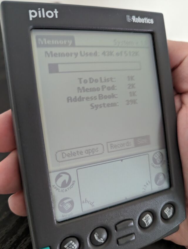 The Memory app notes this unit has “System v 1.0” and shows 512K available, of which the clean system with our sole address uses 43K.