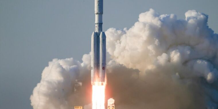 Roket Raporu: Delta IV'ün büyük finali;  Angara başka bir sahte yük ile uçuyor