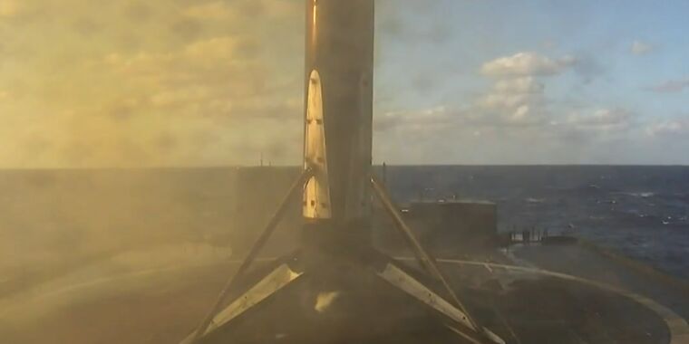 SpaceX wylądowało obecnie większą liczbę rakiet wspomagających niż większość rakiet kiedykolwiek wystrzelonych