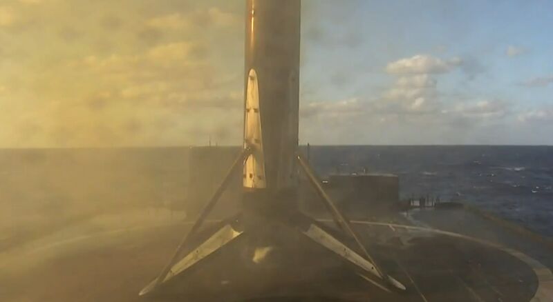 SpaceX aterrizó su propulsor número 300 el martes.