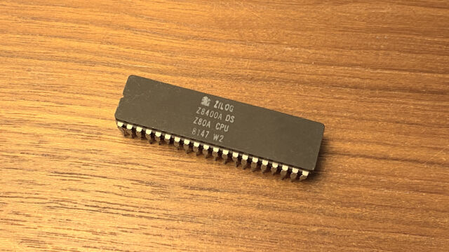 A classic dual inline package (DIP) version of the Z80 from the 1970s. It features two rows of 20 pins in a ceramic package.