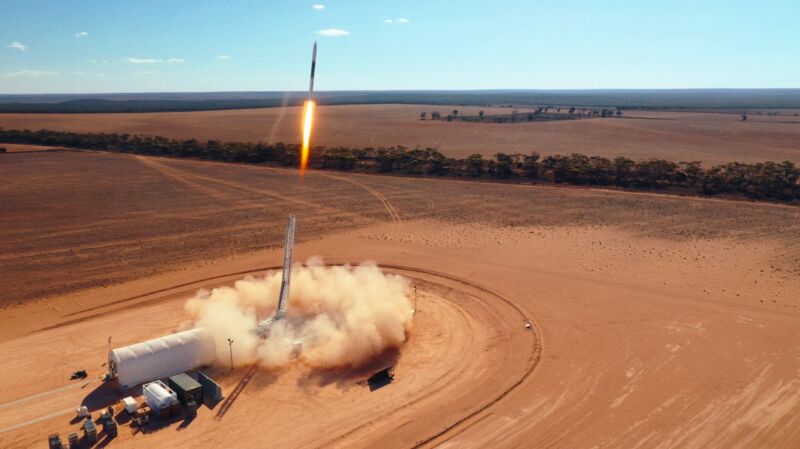 HyImpulse's  single-stage rocket, SR75, lifts off from Australia.
