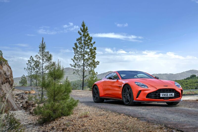 AstonMartinVantage_CosmicOrange_Road_%C2