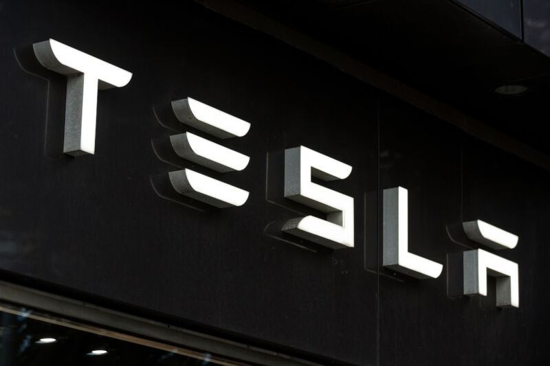 GOTHENBURG, SWEDEN - 2019/09/14: An American automotive and energy company that specialises in electric car manufacturing Tesla logo seen in Gothenburg. (Photo by Karol Serewis/SOPA Images/LightRocket via Getty Images)