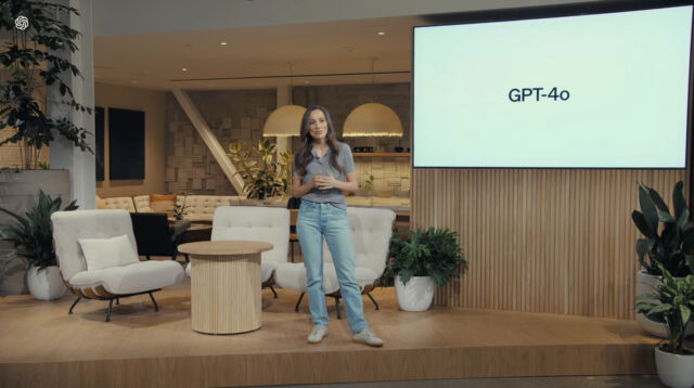 La CTO de OpenAI, Mira Murati, fue vista debutando con GPT-4o durante la transmisión en vivo de la actualización de primavera de OpenAI el 13 de mayo de 2024.