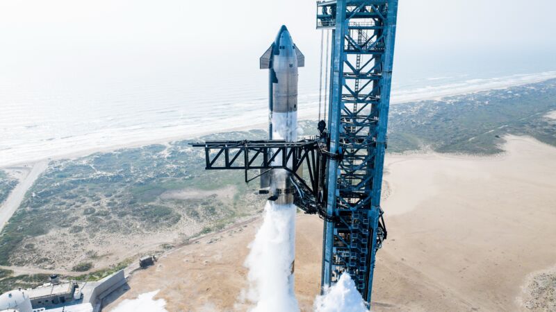 El vehículo Starship de SpaceX se somete a un ensayo general mojado antes de su cuarto intento de lanzamiento.