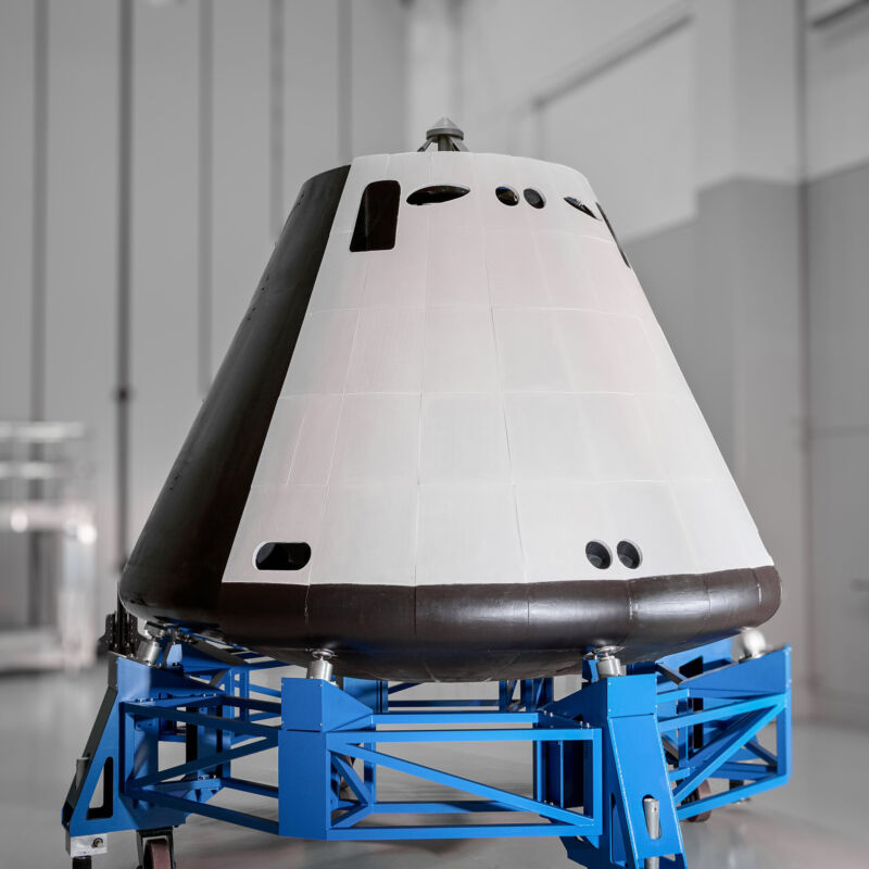Presentación del vehículo europeo de reentrada de carga propuesto por Thales Alenia Space.