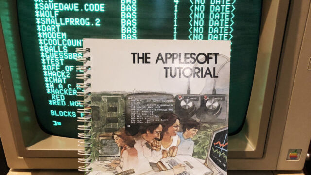 The cover of "The Applesoft Tutorial" BASIC manual that shipped with the Apple II computer starting in 1981.