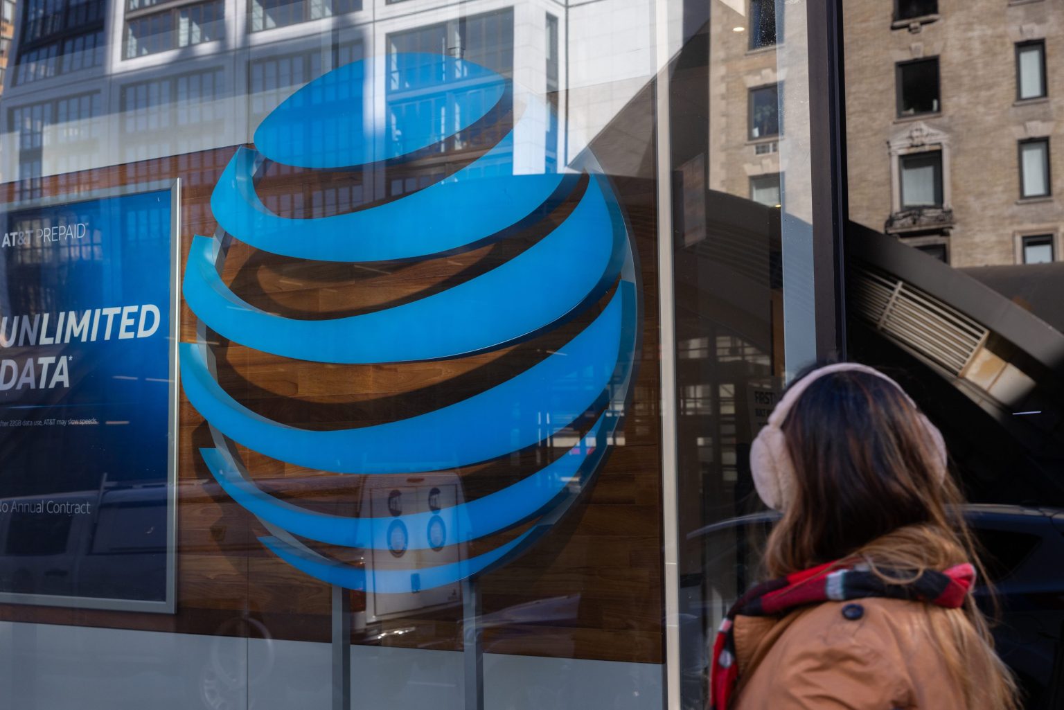After embarrassing blunder, AT&T promises bill credits for future ...