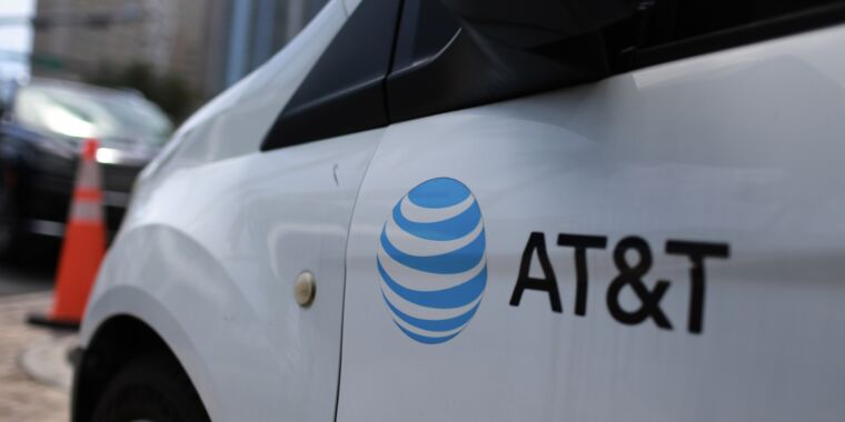 The California Public Utilities Commission rejects AT&T's request to end its landline phone obligations and urges AT&T to upgrade copper facilities to fiber (Jon Brodkin/Ars Technica)
