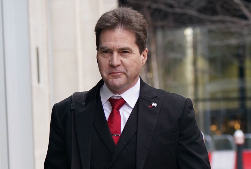 Craig Wright walking on the street outside a London courthouse
