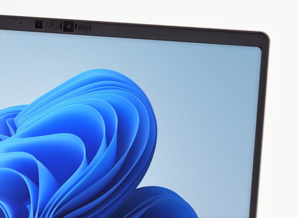The new 13.5-inch Framework display has rounded corners, a side effect of the display panel being a repurposed version of something made for another (unspecified) company.