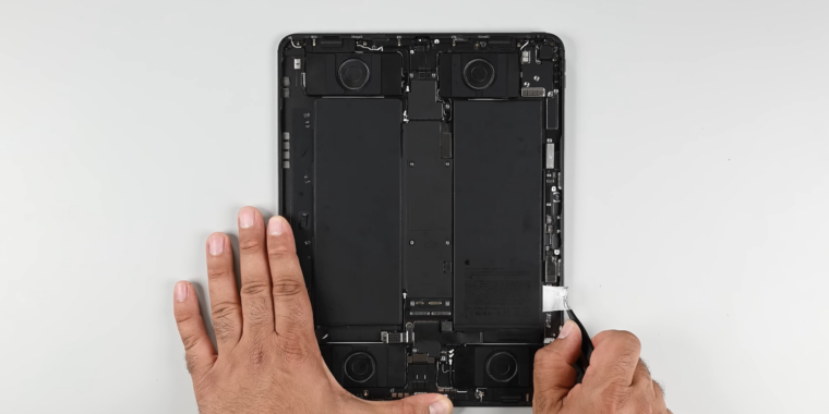 Desmontar o M4 iPad Pro revela uma bateria facilmente acessível e vislumbres do design Tandem OLED