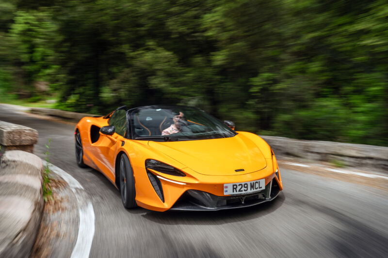 Hello sunshine: We test McLaren’s drop-top hybrid Artura Spider