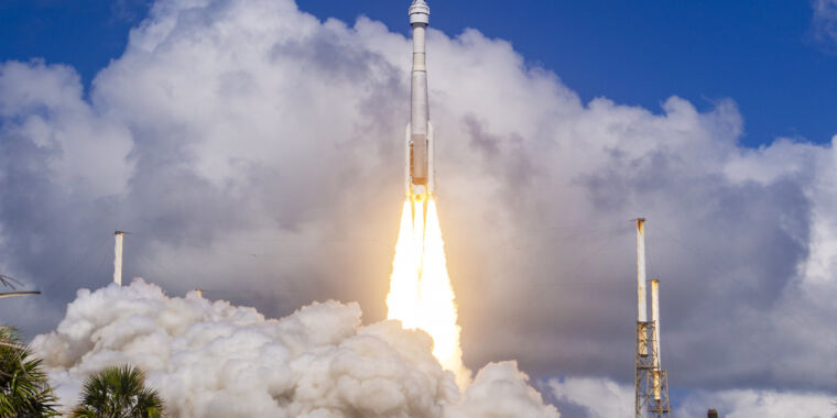 НАСА на неопределенный срок откладывает возвращение Starliner для проверки данных о двигательной установке