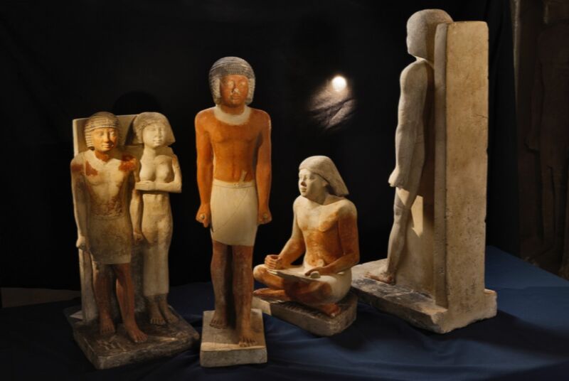 Statues depicting the high dignitary Nefer and his wife (Abusir, Egypt). 