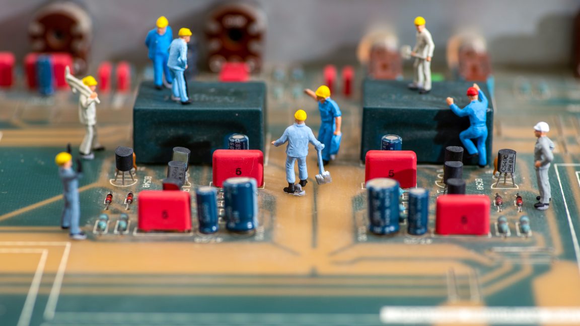 Valve runs its massive PC gaming ecosystem with only about 350 employees