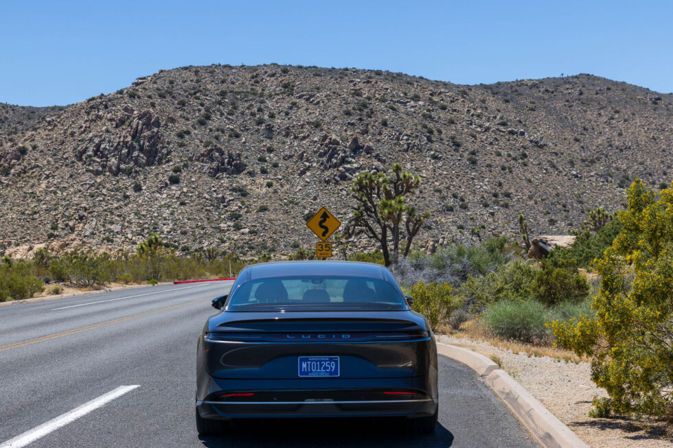 A couple of years ago, BMW suggested <a href="https://arstechnica.com/cars/2022/11/how-the-the-wire-helped-me-understand-the-2023-bmw-760i-xdrive/">we drive the gas version of its 7 Series</a> and not the i7 if we wanted to go out to Joshua Tree, nervous about range and charging infrastructure. The far more efficient Lucid Air Pure had no fear in this regard.