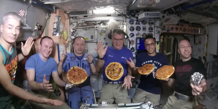 Astronauten vinden hun smaak saai, en de VR van het International Space Station geeft aan waarom