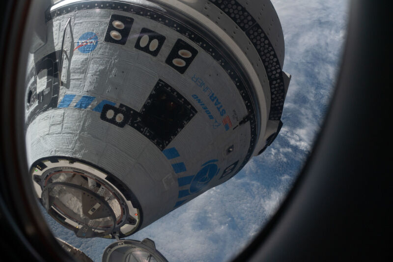 Het Starliner-ruimtevaartuig van Boeing steeg op van het internationale ruimtestation na het voltooien van een onbemande testvlucht in mei 2022.