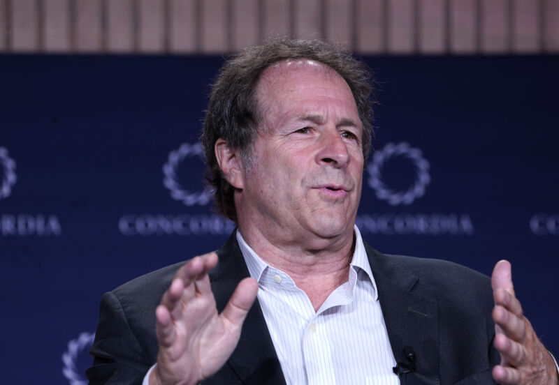     Multidisciplinaire Association for Psychedelic Studies (MAPS) president Rick Doblin spreekt op het podium tijdens de Concordia 2023 Annual Summit in het Sheraton New York op 18 september 2023 in New York City.