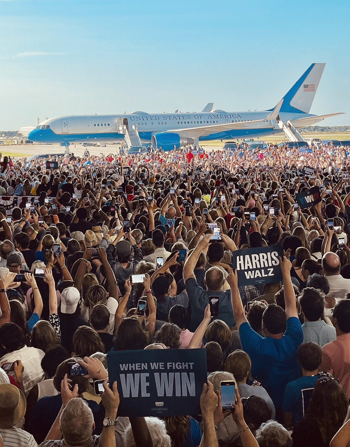 The many, many signs that Kamala Harris’ rally crowds aren’t AI ...