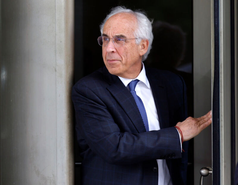 Andrew J. Pincus, attorney for TikTok and ByteDance, leaves the E. Barrett Prettyman US Court House with members of his legal team as the US Court of Appeals hears oral arguments in the case <em>TikTok Inc. v. Merrick Garland</em> on September 16 in Washington, DC. 