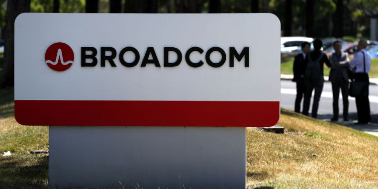 AT&T demanda a Broadcom por negarse a renovar el soporte de licencia perpetua