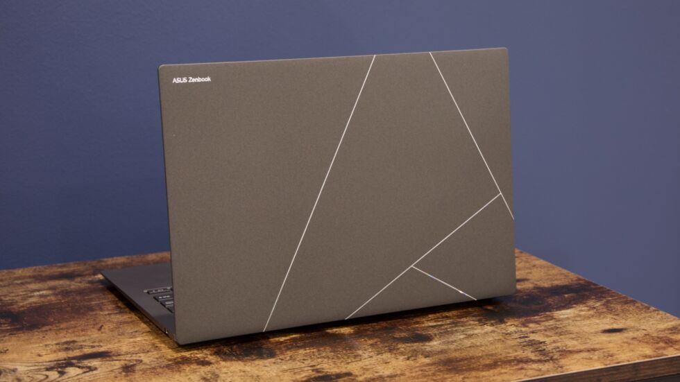 The Asus Zenbook UX5406S. I do like the geometric pattern on the lids of recent Zenbooks, which are more interesting to look at than the company logo you see on most laptop lids.