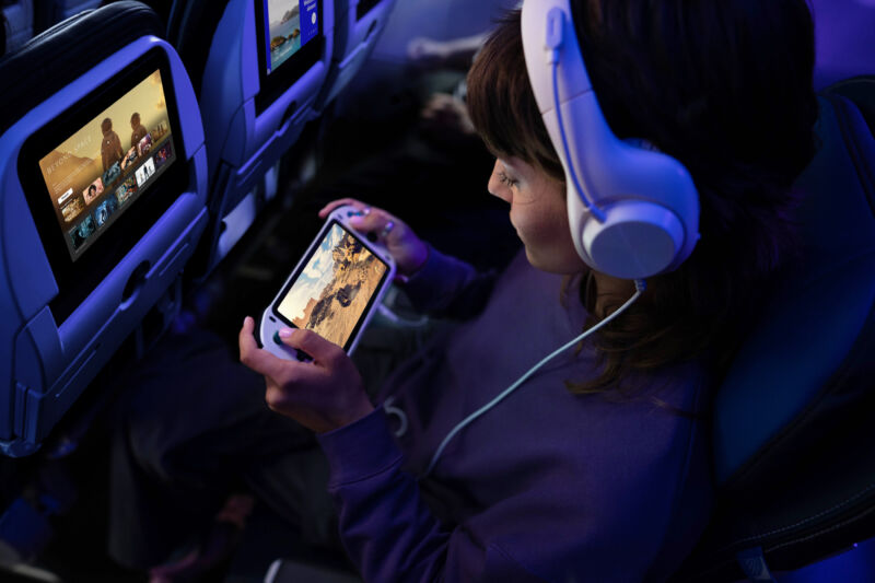 Free Starlink Internet is coming to all of United’s airplanes