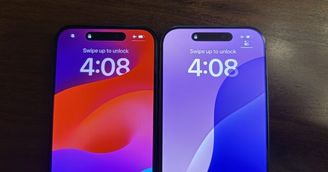 On the left is the previous-generation Pro screen, and on the right is the new one. Can you tell the screen is bigger? It's barely perceptible, but the bezels are a bit smaller.