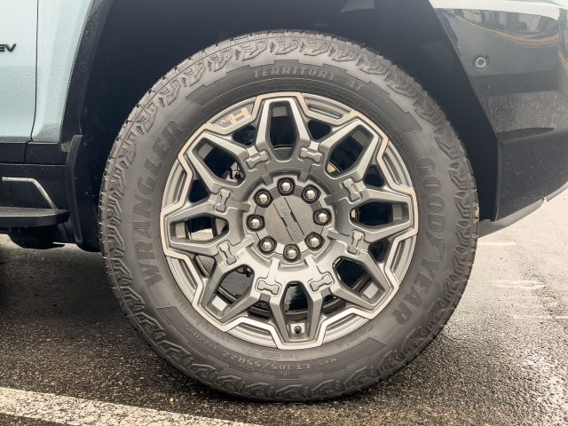 Hummer EV wheel and tire