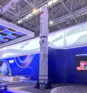 China reveals a new heavy lift rocket that is a clone of SpaceX’s Starship