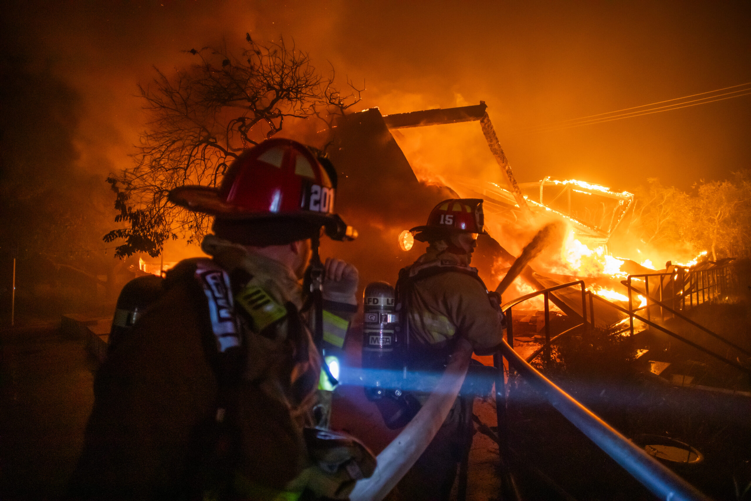 Public health emergency declared amid LA’s devastating wildfires - Ars ...