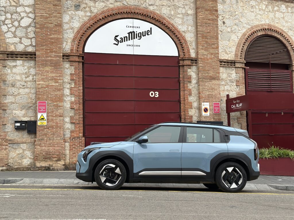 A Kia EV3 parked outside a building