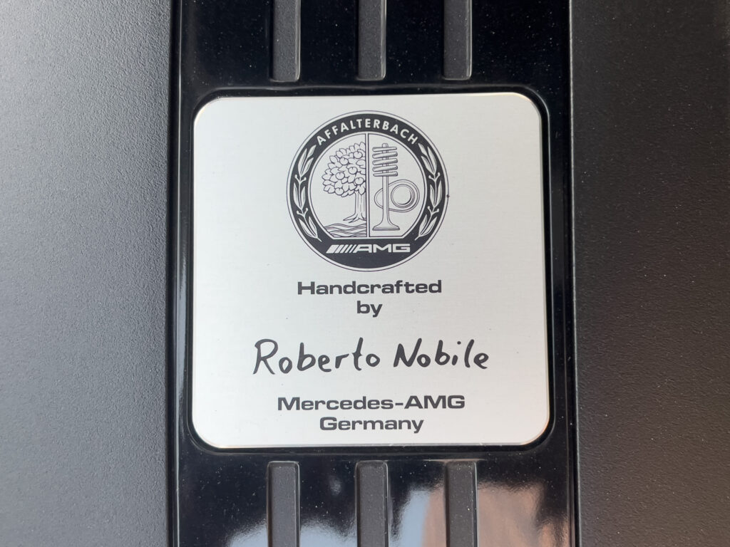 Mercedes-AMG GT 63 S Placa de motor assinada por Roberto Nobile