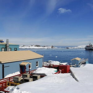 Picture of research buildings in Antarctica