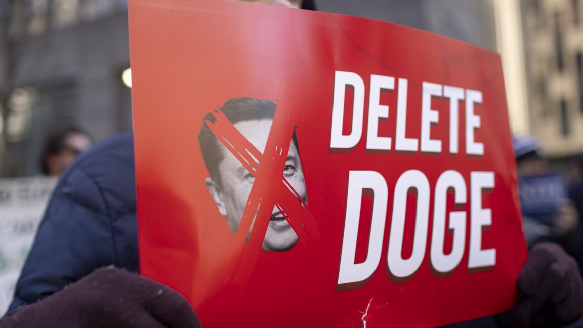 Judge: US gov't violated privacy law by disclosing personal data to DOGE