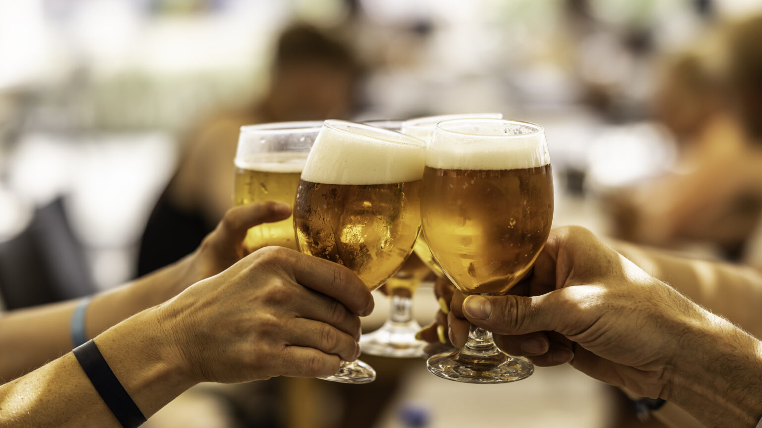 Large study shows drinking alcohol is good for your cholesterol levels ...