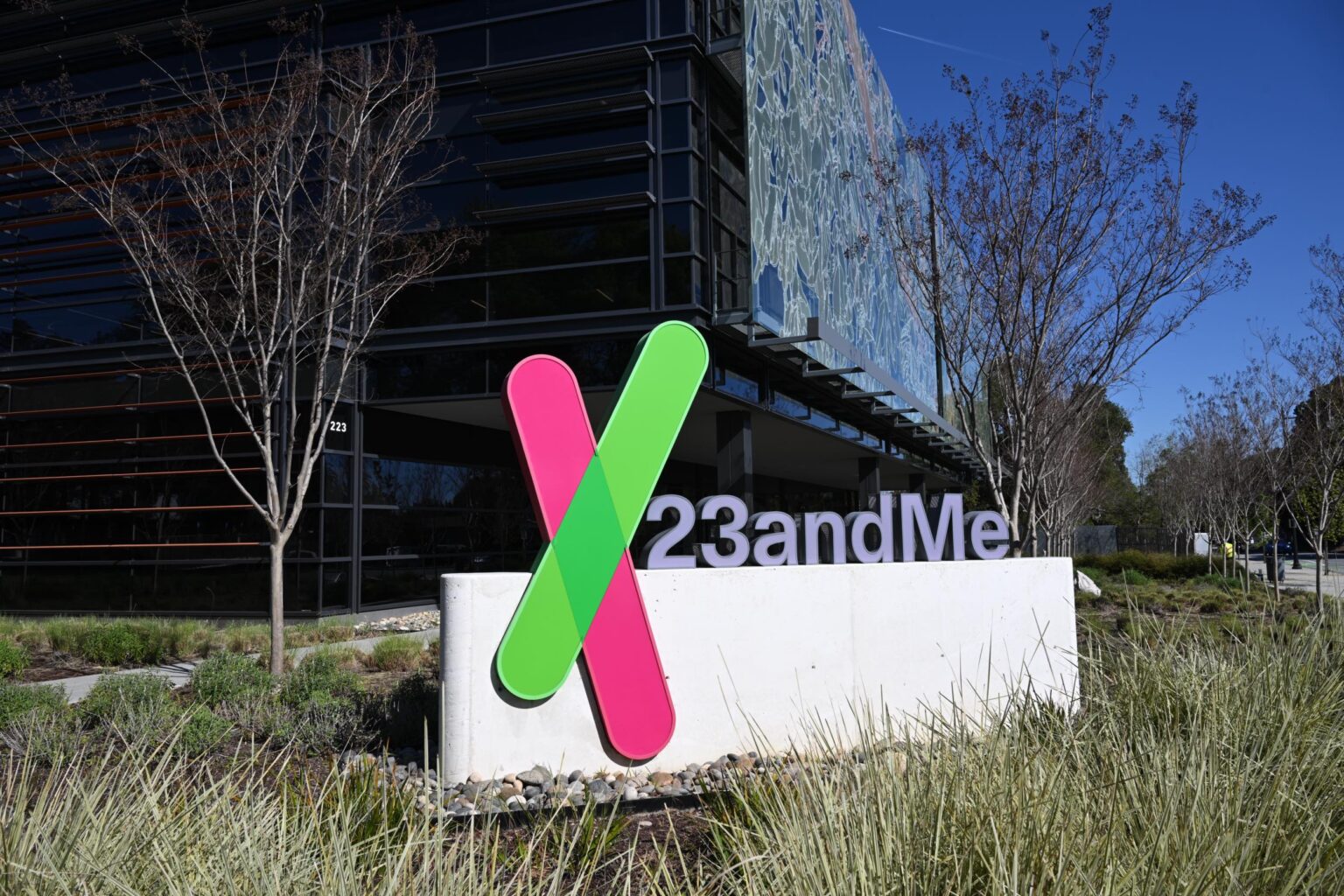 Biotech company Regeneron to buy bankrupt 23andMe for 256M Ars Technica(02)