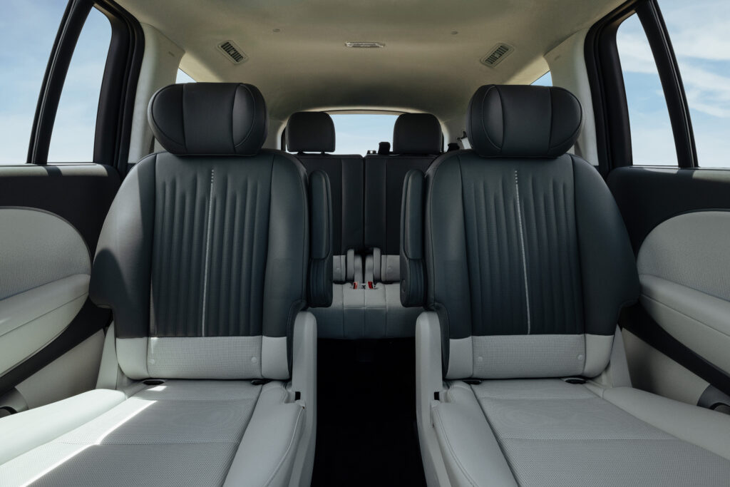 Hyundai Ionic 9 Medium Rows, Captain Chairs
