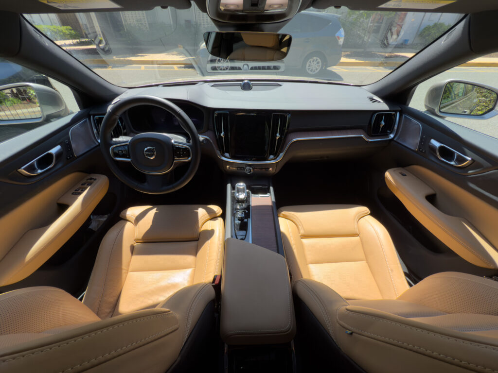 Volvo V60 Cross Country interior