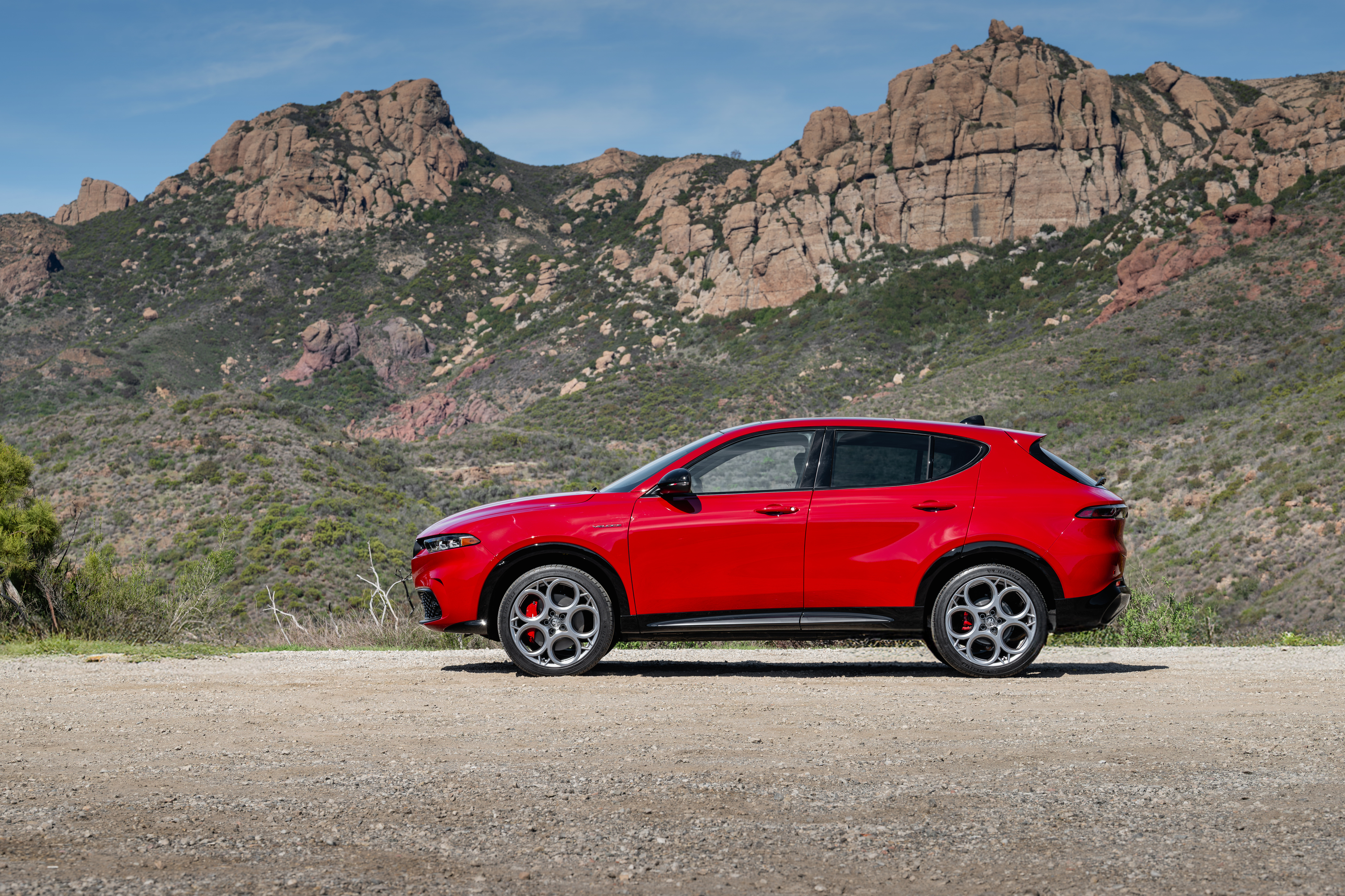 Alfa Romeo Tonale in profile