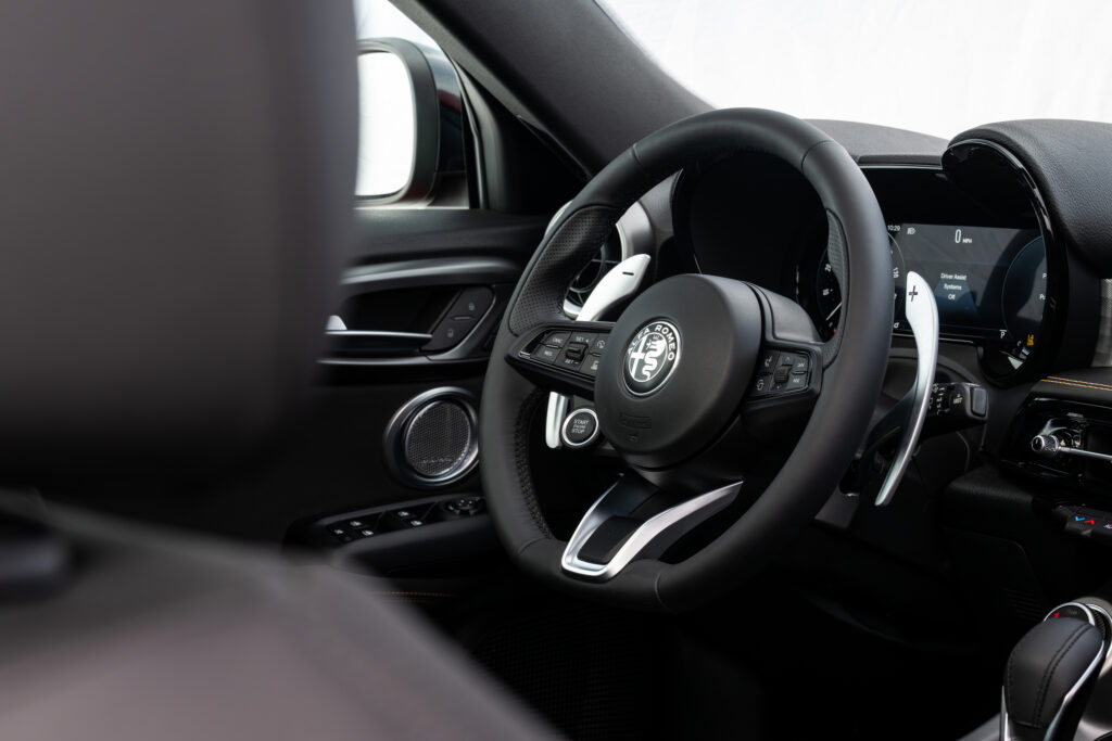 Alfa Romeo Tonale wheel and paddle shifters