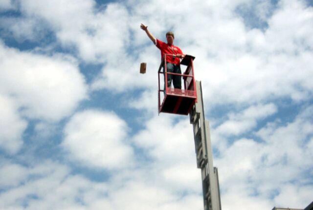 The key to a successful egg drop experiment? Drop it on its side