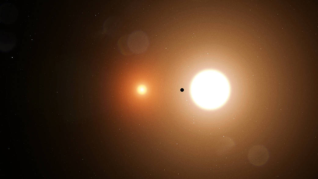 New data confirms: There really is a planet squeezed in between two stars