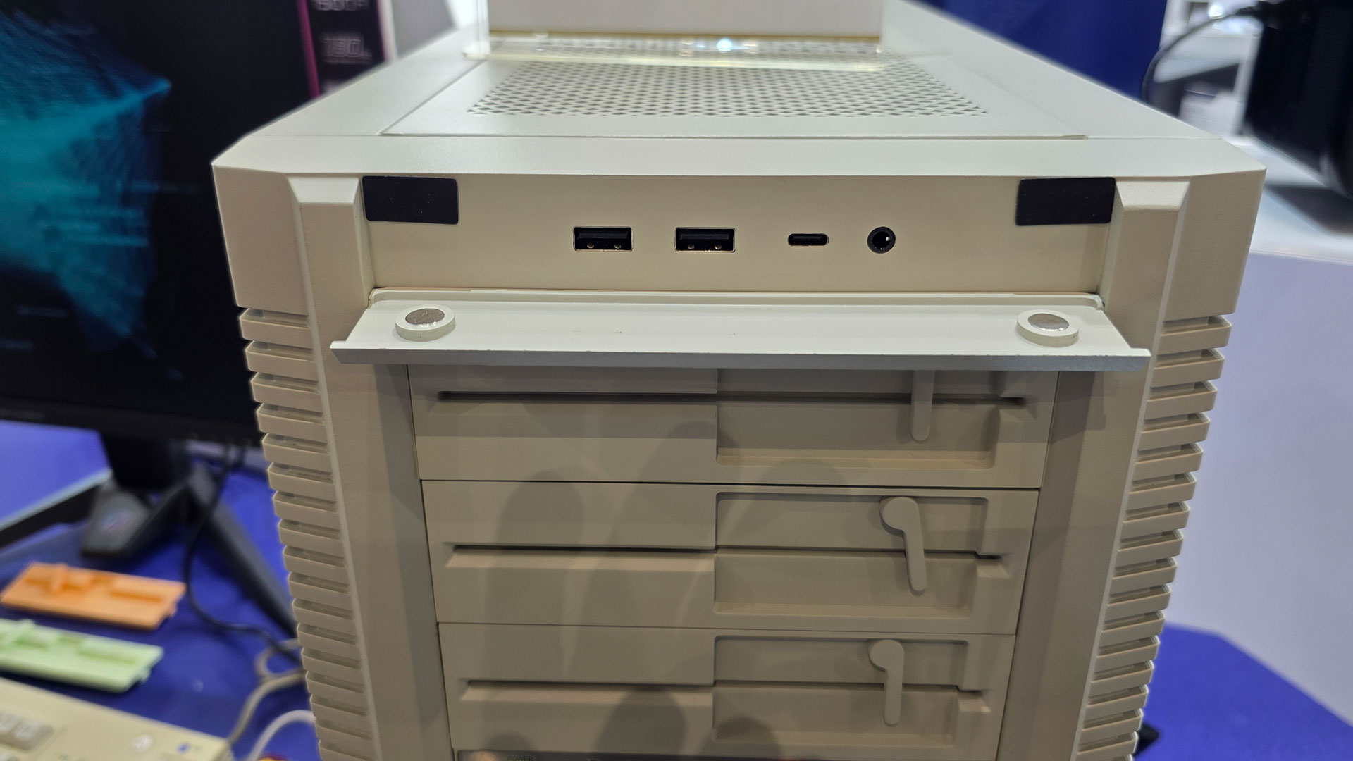 SilverStone is back with a beige PC case that looks just like your crappy old 486 2 silverstone flp02 front