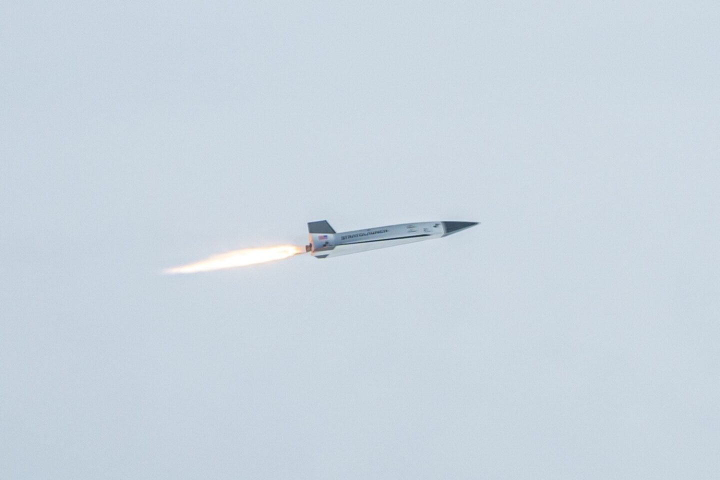 Дэлхийн хамгийн том онгоцтой компани одоо гипердулааны пуужинт онгоцтой боллоо